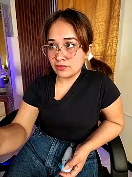 Snapshot of sara-lopez1 chatting on 09/23/25, 02:24 sara-lopez1 online show from 09/23/25, 02:24
