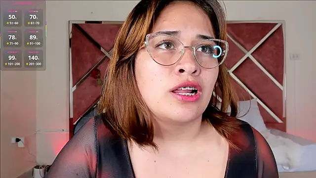 Snapshot of sara-lopez1 chatting on 09/22/25, 01:06 sara-lopez1 online show from 09/22/25, 01:06