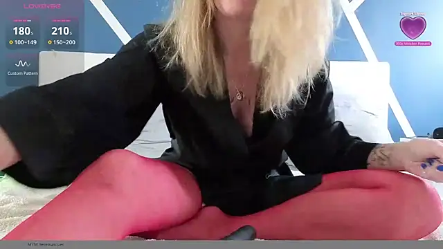 Snapshot of bellemasquer chatting on 10/09/25, 12:06 bellemasquer online show from 10/09/25, 12:06