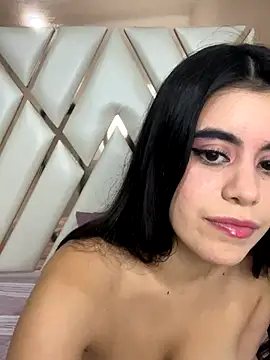 CoralineRusso1 online show from 11/14/25, 07:01