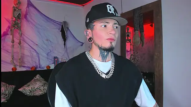 tyler jones  online show from 10/28/25, 04:35