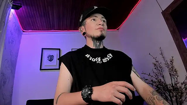 tyler jones  online show from 10/01/25, 04:06