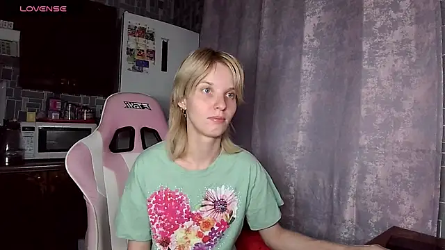 Snapshot of Madelaineses chatting on 06/25/26, 03:06 Madelaineses online show from 06/25/26, 03:06