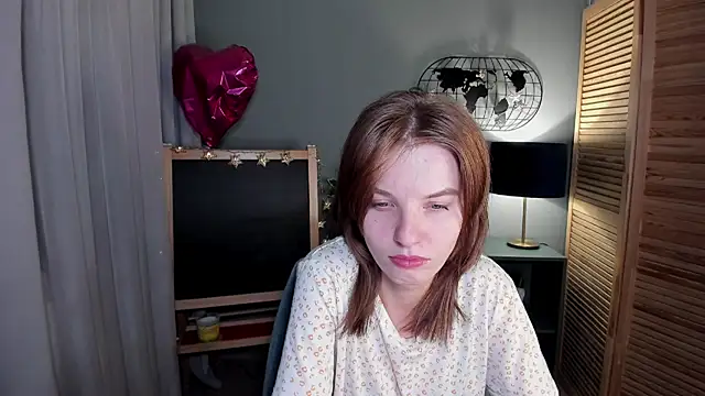 Snapshot of Madelaineses chatting on 10/12/25, 10:27 Madelaineses online show from 10/12/25, 10:27