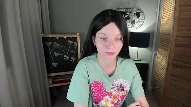 Snapshot of Madelaineses chatting on 11/26/25, 09:20 Madelaineses online show from 11/26/25, 09:20