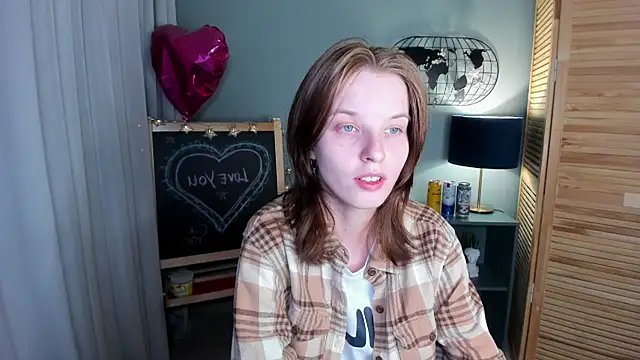 Snapshot of Madelaineses chatting on 10/04/25, 02:29 Madelaineses online show from 10/04/25, 02:29