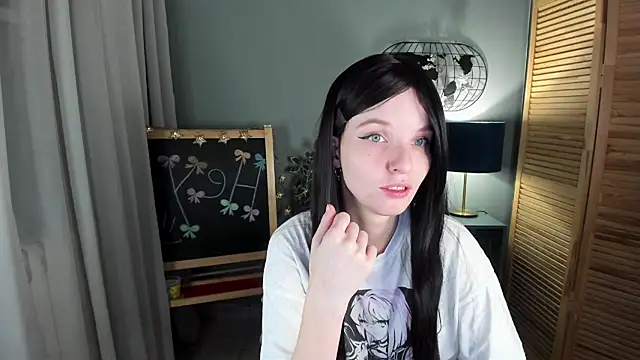 Snapshot of Madelaineses chatting on 11/18/25, 09:34 Madelaineses online show from 11/18/25, 09:34