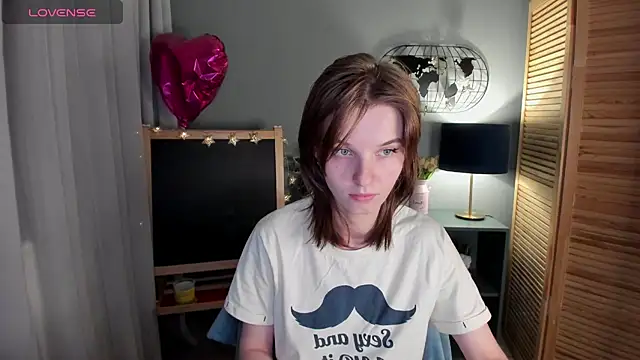 Snapshot of Madelaineses chatting on 10/14/25, 02:39 Madelaineses online show from 10/14/25, 02:39