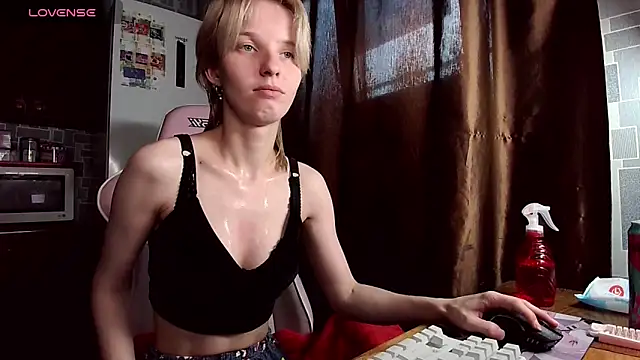 Snapshot of Madelaineses chatting on 06/14/26, 02:24 Madelaineses online show from 06/14/26, 02:24