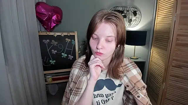 Snapshot of Madelaineses chatting on 11/11/25, 10:54 Madelaineses online show from 11/11/25, 10:54