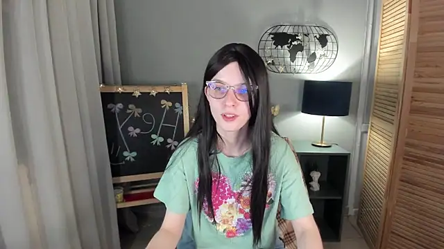 Snapshot of Madelaineses chatting on 11/26/25, 09:26 Madelaineses online show from 11/26/25, 09:26