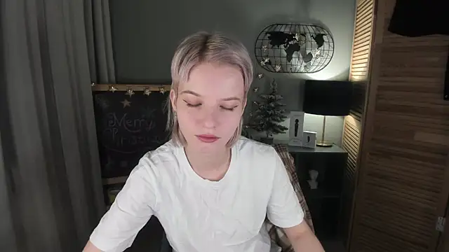 Snapshot of Madelaineses chatting on 01/07/26, 08:52 Madelaineses online show from 01/07/26, 08:52