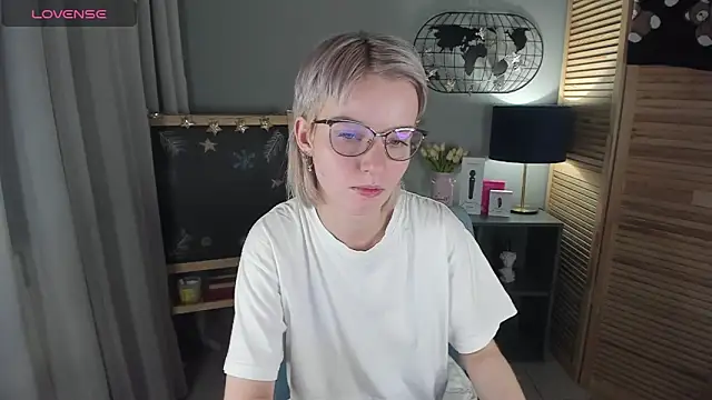 Snapshot of Madelaineses chatting on 01/13/26, 09:35 Madelaineses online show from 01/13/26, 09:35