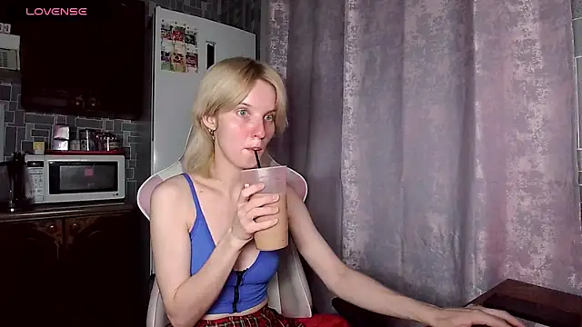 Snapshot of Madelaineses chatting on 06/26/26, 04:46 Madelaineses online show from 06/26/26, 04:46
