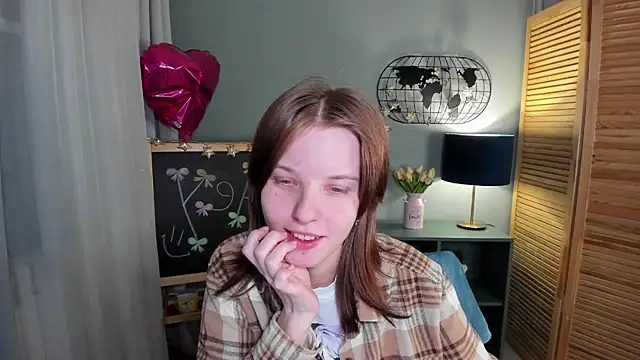 Snapshot of Madelaineses chatting on 11/05/25, 09:12 Madelaineses online show from 11/05/25, 09:12