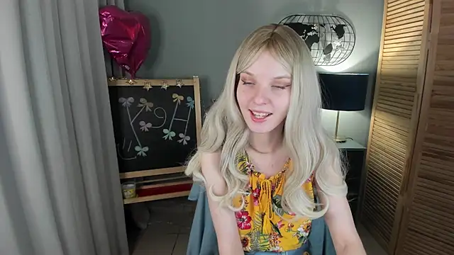 Snapshot of Madelaineses chatting on 11/15/25, 09:24 Madelaineses online show from 11/15/25, 09:24