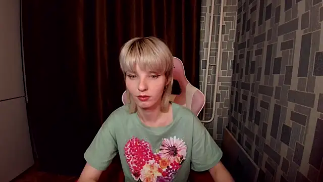 Snapshot of Madelaineses chatting on 03/08/26, 10:24 Madelaineses online show from 03/08/26, 10:24