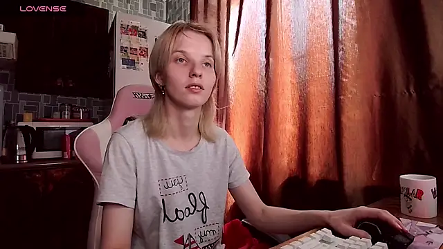 Snapshot of Madelaineses chatting on 06/12/26, 08:01 Madelaineses online show from 06/12/26, 08:01