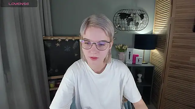 Snapshot of Madelaineses chatting on 01/14/26, 11:03 Madelaineses online show from 01/14/26, 11:03