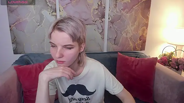 Snapshot of Madelaineses chatting on 01/11/26, 09:16 Madelaineses online show from 01/11/26, 09:16