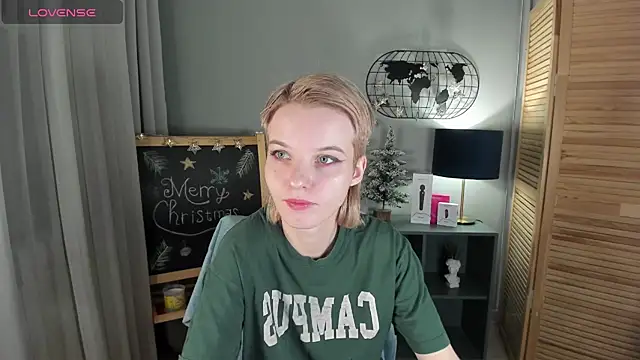 Snapshot of Madelaineses chatting on 12/23/25, 08:46 Madelaineses online show from 12/23/25, 08:46