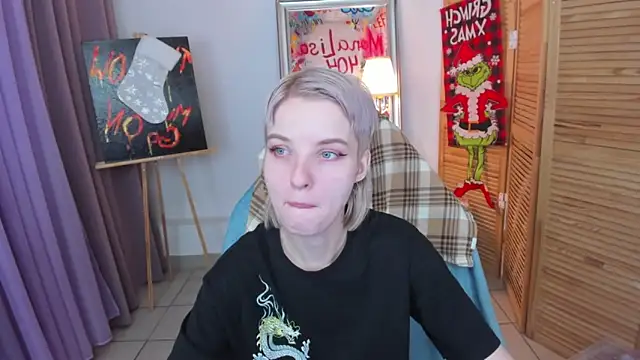 Snapshot of Madelaineses chatting on 01/06/26, 10:08 Madelaineses online show from 01/06/26, 10:08