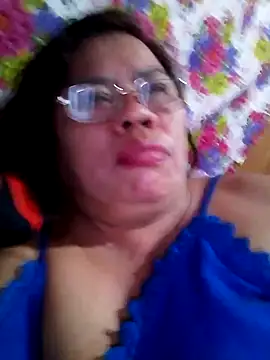 Snapshot of Huge_mama69 chatting on 09/19/25, 03:05 Huge mama69 online show from 09/19/25, 03:05