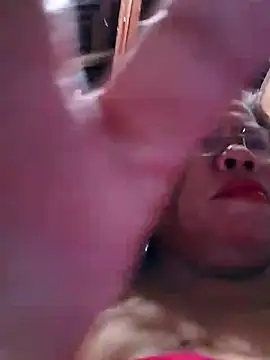 Snapshot of Huge_mama69 chatting on 10/05/25, 09:00 Huge mama69 online show from 10/05/25, 09:00