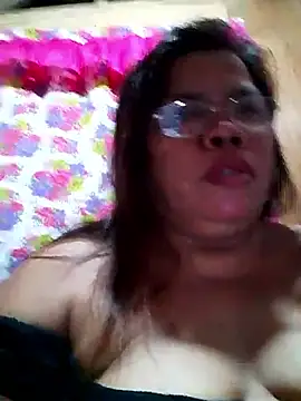 Snapshot of Huge_mama69 chatting on 10/10/25, 07:36 Huge mama69 online show from 10/10/25, 07:36