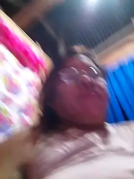 Snapshot of Huge_mama69 chatting on 09/24/25, 12:33 Huge mama69 online show from 09/24/25, 12:33