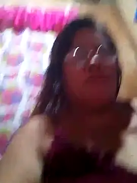 Snapshot of Huge_mama69 chatting on 09/22/25, 10:49 Huge mama69 online show from 09/22/25, 10:49