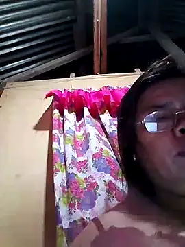 Snapshot of Huge_mama69 chatting on 11/02/25, 08:36 Huge mama69 online show from 11/02/25, 08:36