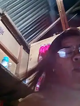 Snapshot of Huge_mama69 chatting on 10/16/25, 05:38 Huge mama69 online show from 10/16/25, 05:38