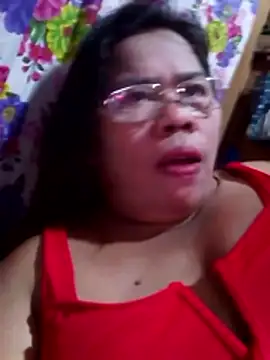 Snapshot of Huge_mama69 chatting on 12/14/25, 10:10 Huge mama69 online show from 12/14/25, 10:10