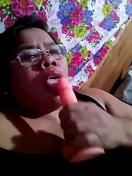 Snapshot of Huge_mama69 chatting on 09/23/25, 11:50 Huge mama69 online show from 09/23/25, 11:50