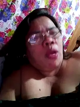 Snapshot of Huge_mama69 chatting on 10/16/25, 06:16 Huge mama69 online show from 10/16/25, 06:16