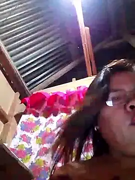 Snapshot of Huge_mama69 chatting on 10/02/25, 03:04 Huge mama69 online show from 10/02/25, 03:04