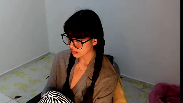 Snapshot of meganmiauu chatting on 05/25/26, 12:26 meganmiauu online show from 05/25/26, 12:26