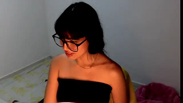Snapshot of meganmiauu chatting on 05/17/26, 08:03 meganmiauu online show from 05/17/26, 08:03