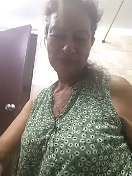 Snapshot of MaryeLunna chatting on 10/23/25, 12:42 MaryeLunna online show from 10/23/25, 12:42