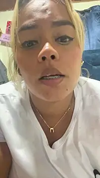 Snapshot of EmilyDuran_ chatting on 04/21/26, 02:47 EmilyDuran online show from 04/21/26, 02:47