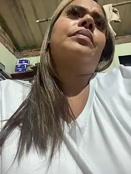 Snapshot of EmilyDuran_ chatting on 06/26/26, 01:11 EmilyDuran online show from 06/26/26, 01:11