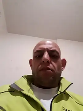 Snapshot of milenski74 chatting on 12/15/25, 10:26 milenski74 online show from 12/15/25, 10:26