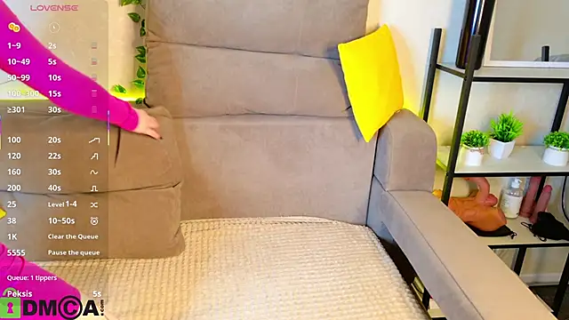 Snapshot of Roxy_Sunnny chatting on 11/20/25, 09:21 Roxy Sunnny online show from 11/20/25, 09:21