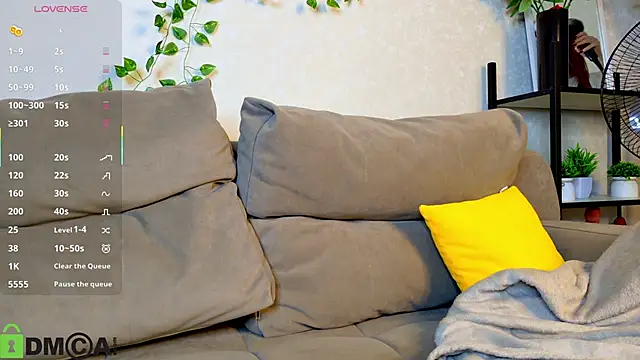 Snapshot of Roxy_Sunnny chatting on 10/31/25, 09:28 Roxy Sunnny online show from 10/31/25, 09:28