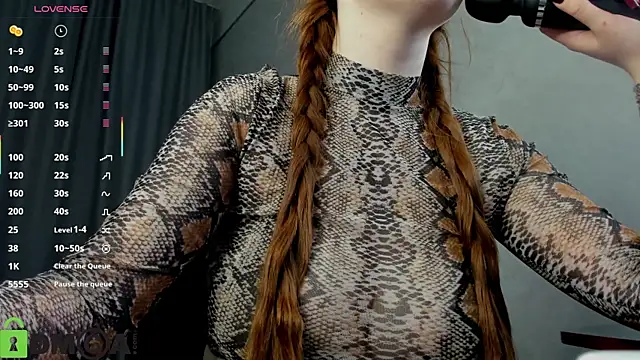 Snapshot of Roxy_Sunnny chatting on 10/14/25, 09:21 Roxy Sunnny online show from 10/14/25, 09:21