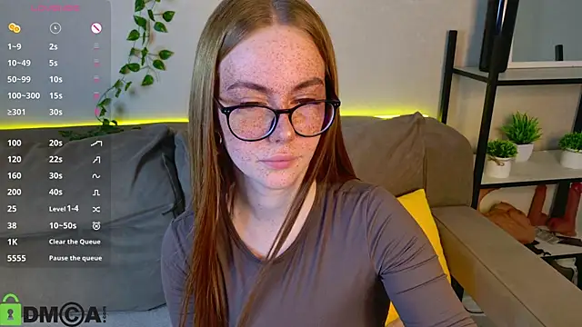 Snapshot of Roxy_Sunnny chatting on 10/26/25, 09:31 Roxy Sunnny online show from 10/26/25, 09:31