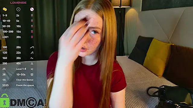 Snapshot of Roxy_Sunnny chatting on 10/23/25, 09:52 Roxy Sunnny online show from 10/23/25, 09:52