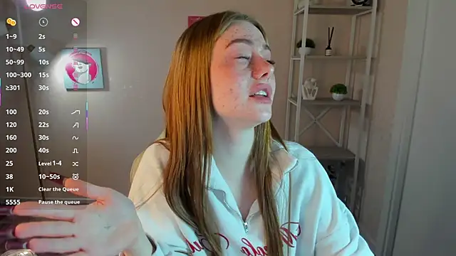 Snapshot of Roxy_Sunnny chatting on 10/13/25, 09:22 Roxy Sunnny online show from 10/13/25, 09:22