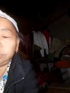 Snapshot of VangLe73 chatting on 12/14/25, 12:33 VangLe73 online show from 12/14/25, 12:33